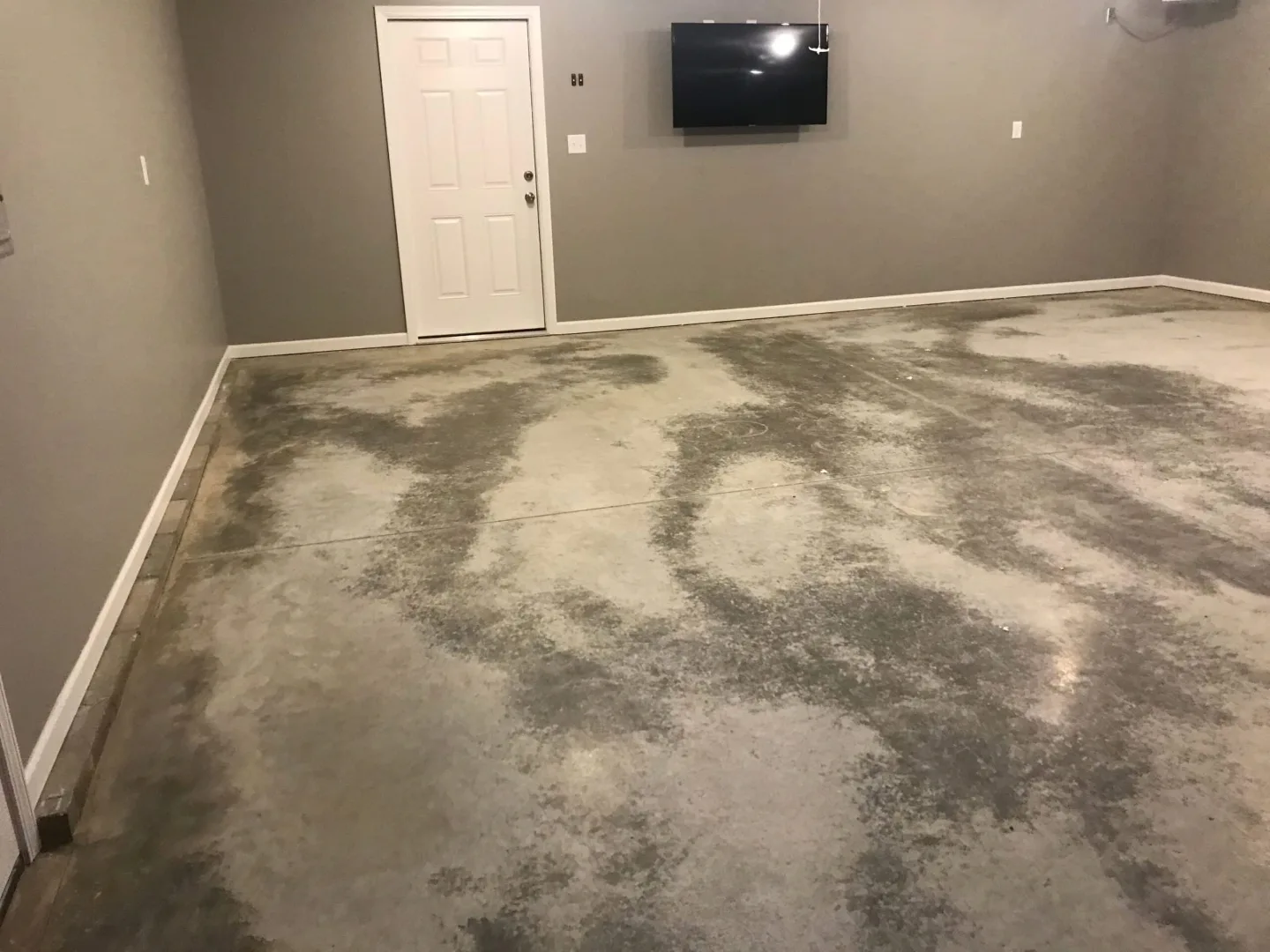 a-smooth-move-for-your-cracked-concrete-floor-image best way to fill cracks in concrete